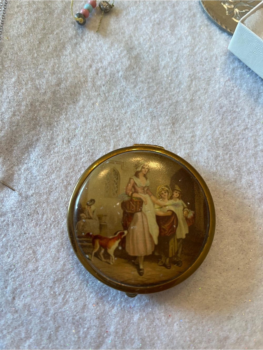 Vintage Round Decorative Yardley of London  compact 1950’s
